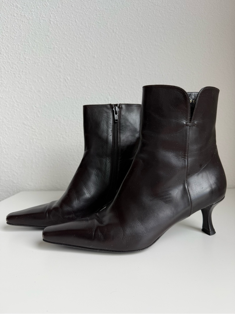 Vintage Stuart Weitzman Pointed Toe Leather Kitten Heel Ankle Boots in Chocolate